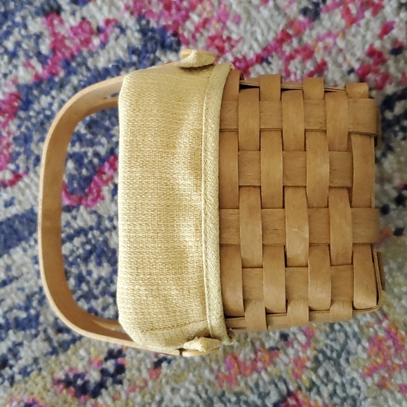 Longaberger Woven Memories Basket with Butternut fabric and Plastic Liner - Picture 2 of 15